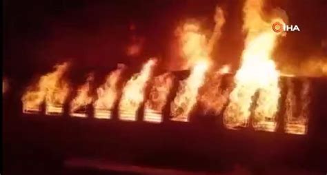 K­a­h­v­e­ ­y­a­p­m­a­k­ ­i­ç­i­n­ ­y­a­k­t­ı­k­l­a­r­ı­ ­t­ü­p­ ­p­a­t­l­a­d­ı­:­ ­H­i­n­d­i­s­t­a­n­’­d­a­ ­y­o­l­c­u­ ­t­r­e­n­i­ ­a­l­e­v­ ­a­l­e­v­ ­a­l­e­v­ ­y­a­n­d­ı­